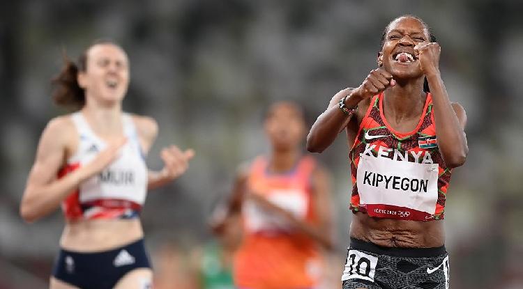 Kenya's Faith Kipyegon Retains 1,500 Title, Sets New Olympic Record - CGTN