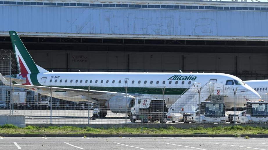 An airplane of ITA (Italian Airline Transport) is sitting at the ramp of Rome's Fiumicimo airport in Rome, Italy, on Oct. 15, 2021. /Xinhua)