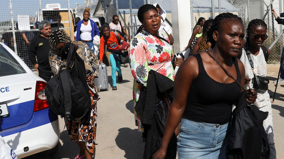 Migrants leave Pournara refugee camp during clashes in Kokkinotrimithia on the outskirts of Nicosia, Cyprus October 28, 2022./ Reuters