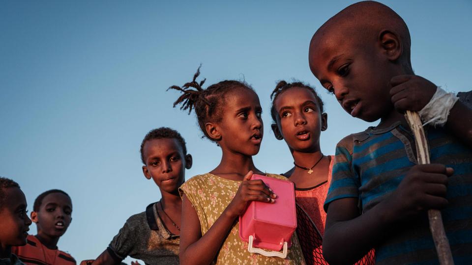 Ethiopian children, who fled the Ethiopia's Tigray conflict as refugees, wait for food distribution in front of a warehouse in Sudan, December 1, 2020. /AFP