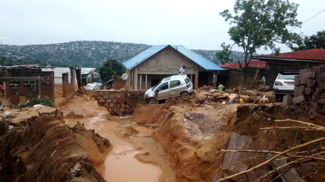 A car is seen after heavy rains caused floods and landslides, on the outskirts of Kinshasa, Democratic Republic of Congo December 13, 2022. /REUTERS
