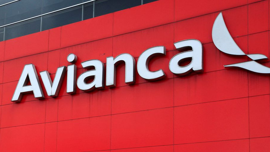 A logo of aviation company Avianca is seen on the headquarters building Bogota, Colombia, June 3, 2016. /REUTERS
