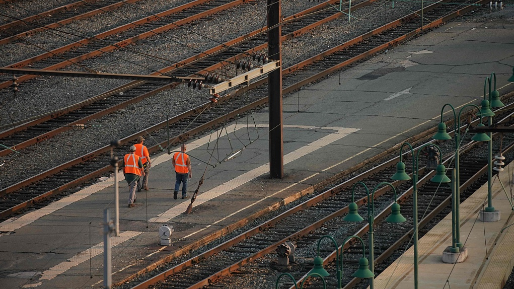 File Photo: Railway workers in the U.S. /CFP