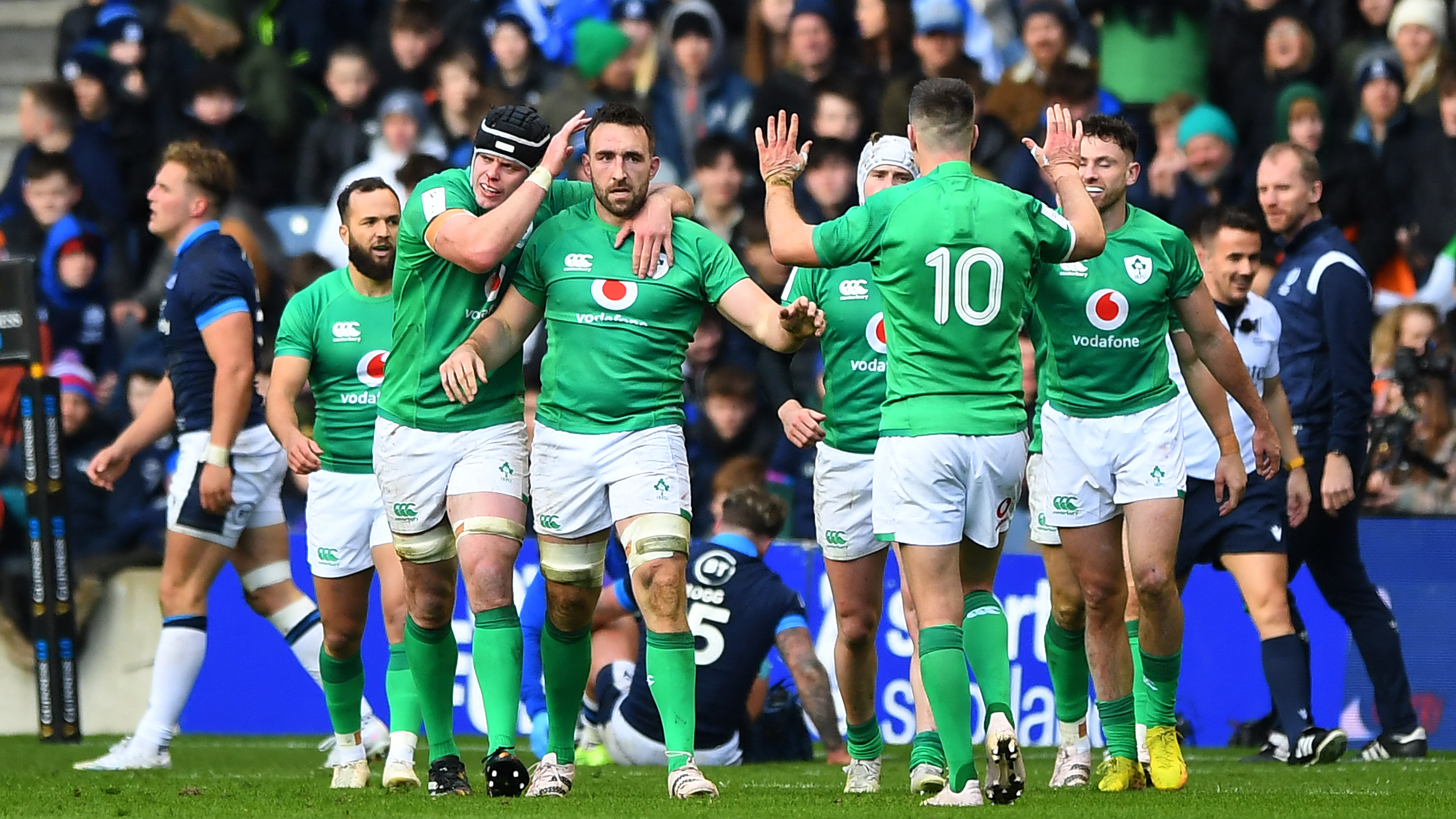 Ireland's Jack Conan (3L) celebrates after scoring the team's third try during the Six Nations international rugby union match between Scotland and Ireland at Murrayfield Stadium in Edinburgh, Scotland. /AFP