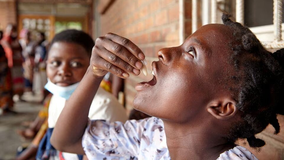 FILE PIC: Eliza Tangwe, 18, takes a dose of oral cholera vaccine at a health centre in response to the latest cholera outbreak in Blantyre, Malawi, November 16, 2022. /REUTERS