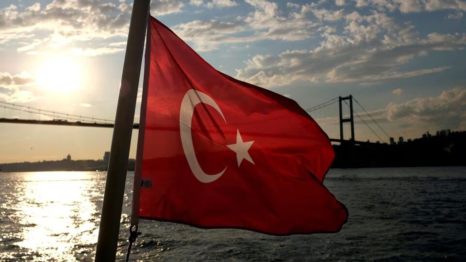 A Turkish flag with the Bosphorus Bridge in the background, flies on a passenger ferry in Istanbul, Turkey September 30, 2020. /REUTERS