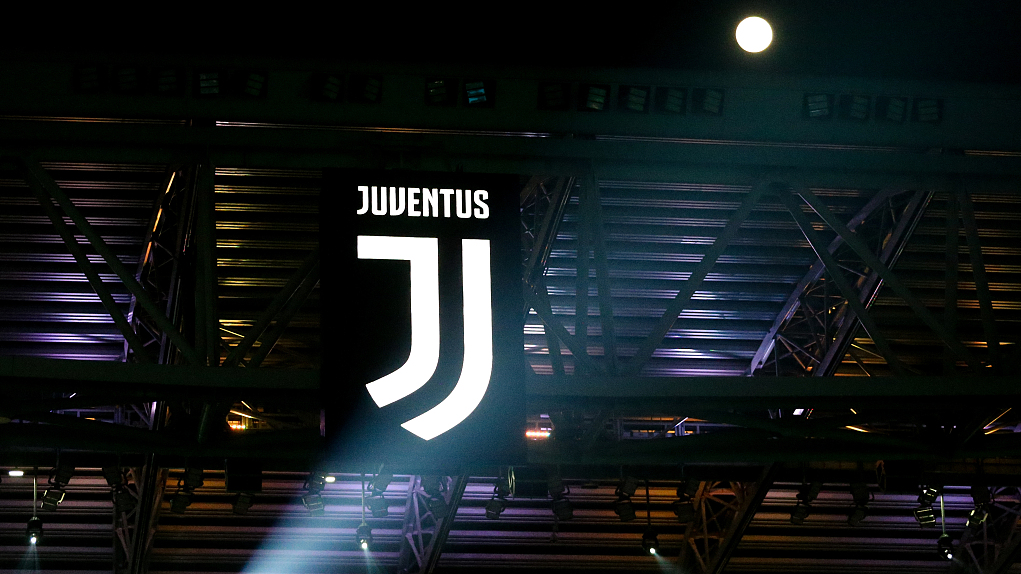 The Juventus logo on the screens of the Juventus Stadium before a past Serie A football match. /CFP