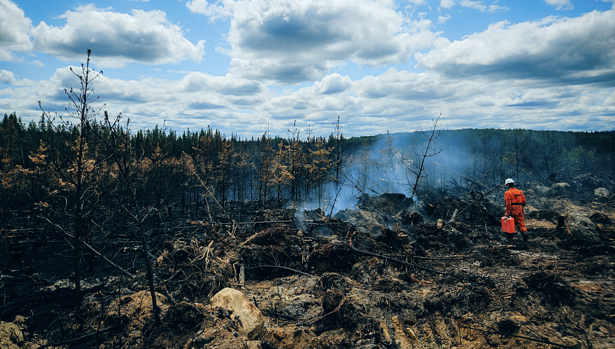 Firefighters try to extinguish wildfires in Quebec, Canada on June 18, 2023. /Getty