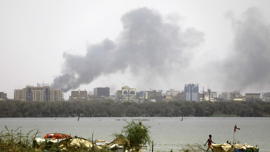 Smoke is seen in Khartoum, capital of Sudan, April 15, 2023. /Xinhua
