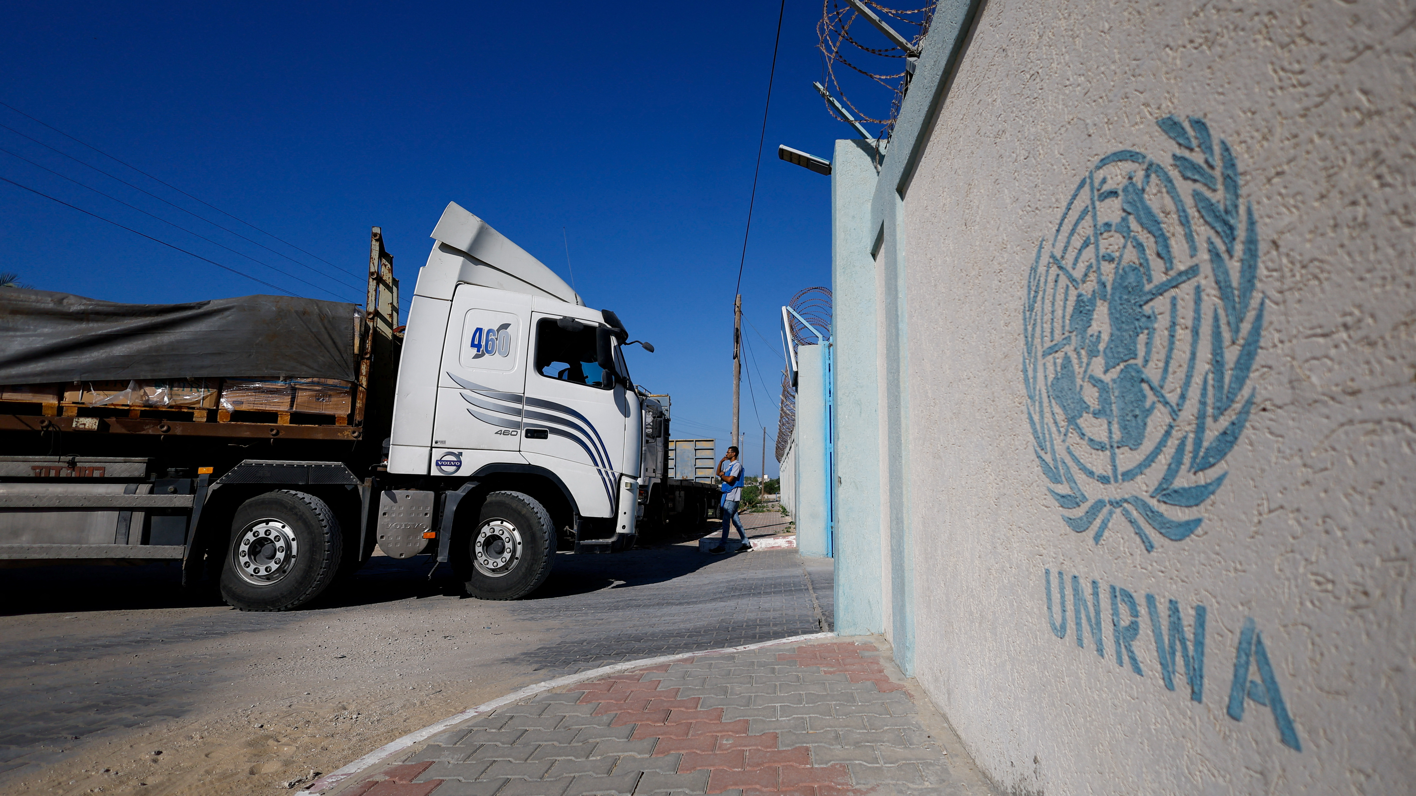 An aid truck arrives at a UN storage facility as the conflict between Israel and Palestinian Islamist group Hamas continues, in the central Gaza Strip October 21, 2023. /REUTERS