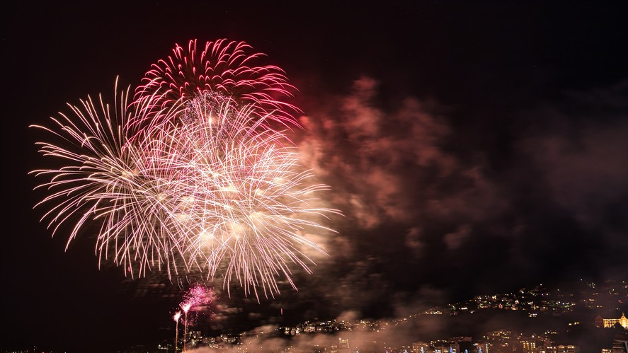 Fireworks light up the sky to celebrate the Matariki (Maori New Year) in Wellington, New Zealand. /Xinhua
