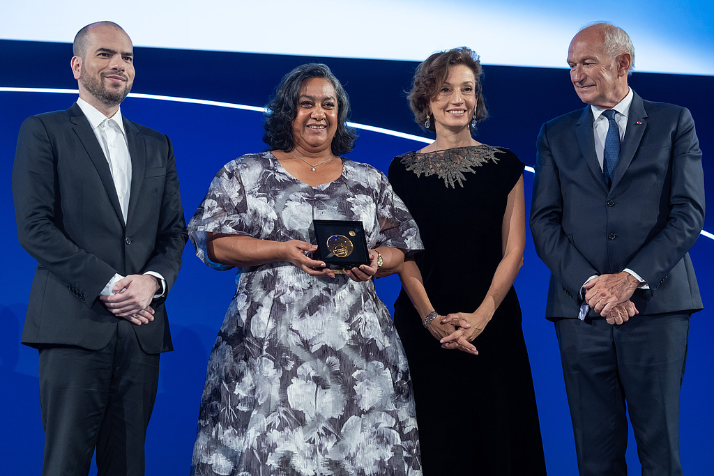 On June 12, 2025, at UNESCO headquarters in Paris, France, the 2025 L’Oreal-UNESCO For Women in Science International Awards ceremony was held. The jury chair, mathematician Artur Avila (from left), the African laureate Priscilla Baker, South African scientist, UNESCO Director-General Audrey Azoulay, and L’Oreal Group Chairman Jean-Paul Agon (right). /CFP
