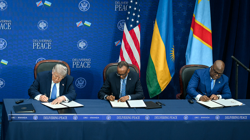 US President Donald Trump, President Paul Kagame of the Republic of Rwanda, and President Felix Tshisekedi of the Democratic Republic of the Congo, sign copies of the peace accord during a ceremony, Thursday, December 4, 2025, at the United States Peace Institute in Washington, D.C. /CFP