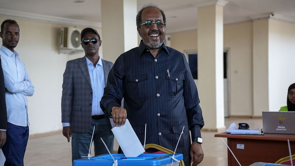 Somalia's President Hassan Sheikh Mohamud casts his ballot during local council elections in Mogadishu on December 25, 2025. /CFP