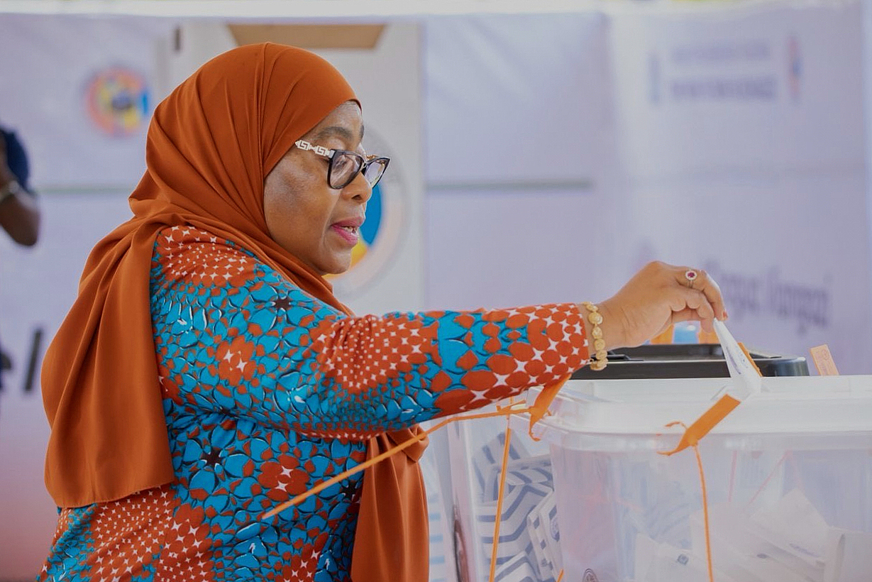 Tanzanian President Samia Suluhu Hassan casts her vote during the general elections at Chamwino polling station in Dodoma, Tanzania, Wednesday, October 29, 2025. /CFP
