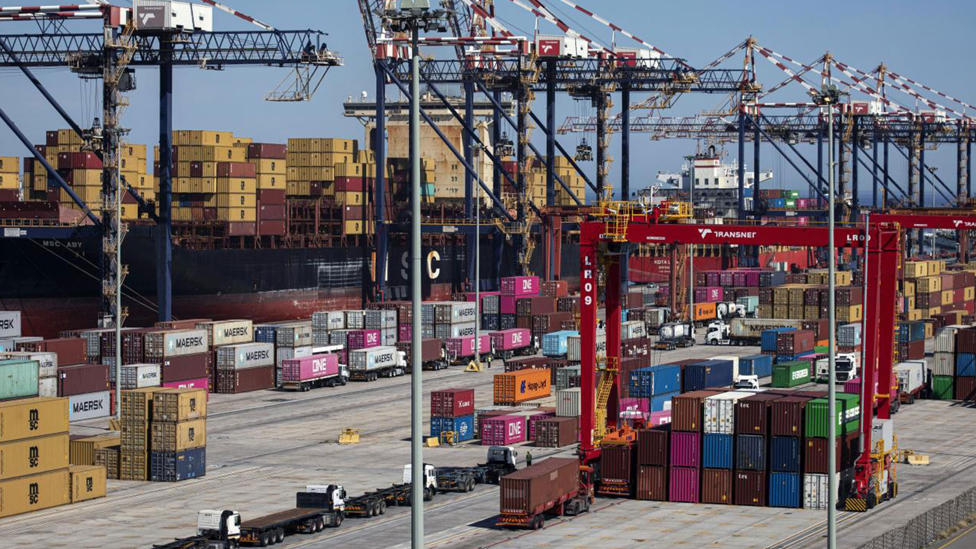 Loading and unloading of container ships at the busy Cape Town Container Terminal on October 30, 2025 in Cape Town, South Africa. /CFP