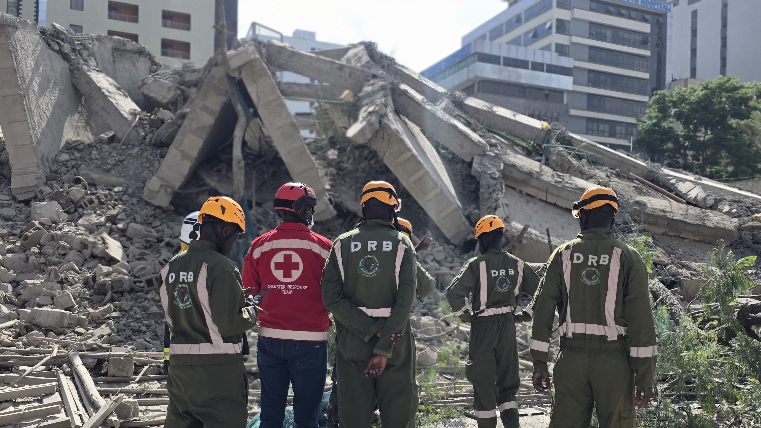 National Disaster Management Unit on site of a collapsed building in Nairobi./ Kenya Red Cross