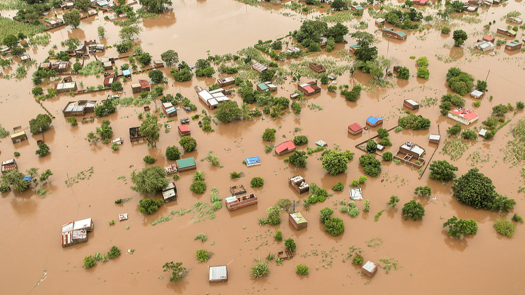 Angola sends 20 tonnes of aid to flood-hit Mozambique