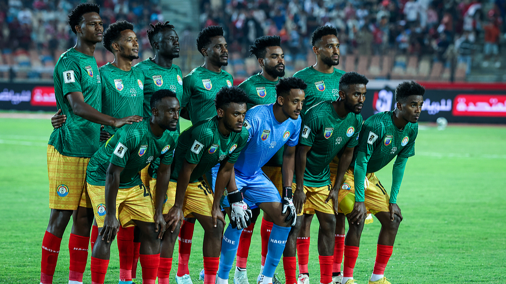 The Ethiopia team poses for a group photo before the FIFA World Cup African qualifiers Match Group A between Egypt and Ethiopia at Cairo International Stadium in Cairo, Egypt, September 5, 2025. /VCG 