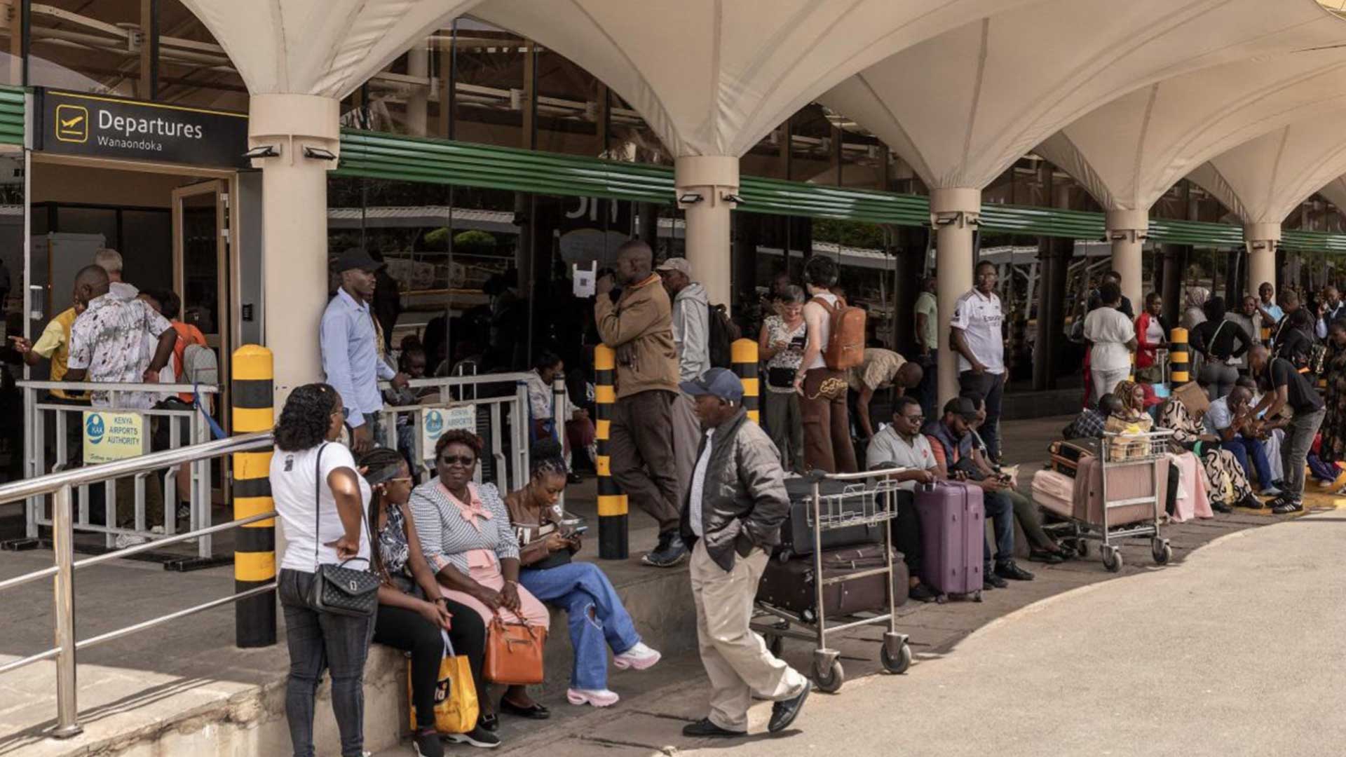 Passengers wait in front of a closed door at the departures of the Jomo Kenyatta International Airport (JKIA) in Nairobi amid a strike by the Kenyan Aviation Workers Union (KAWU) on February 17, 2026. /CFP