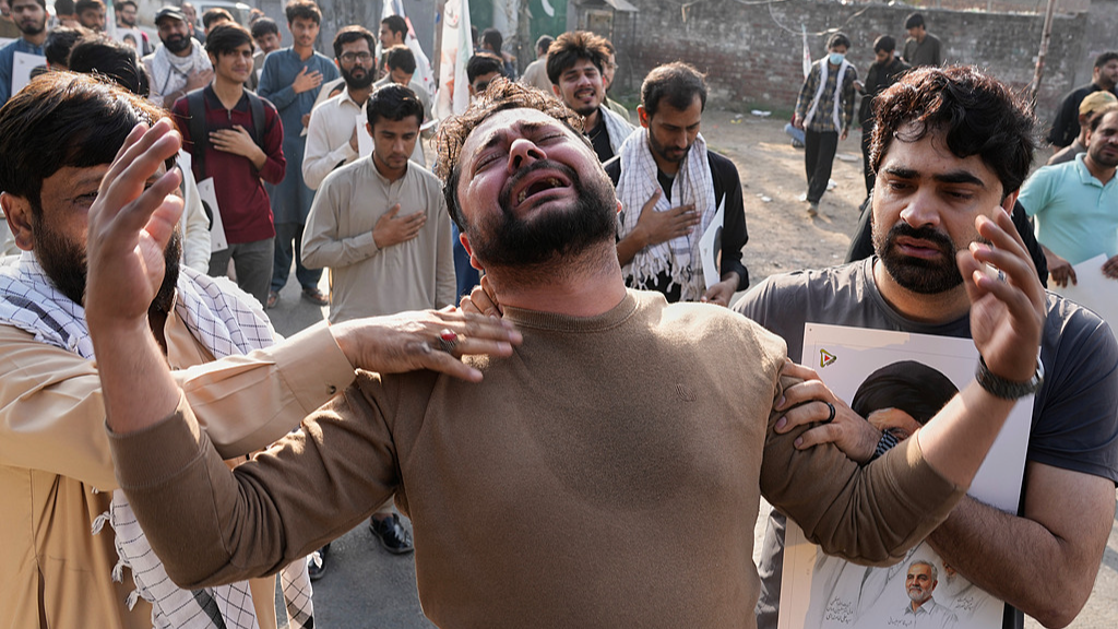 Shiite Muslims mourn the death of Iranian Supreme Leader Ayatollah Ali Khamenei during a protest against the US and Israel in Lahore, Pakistan, March 1, 2026. /CFP