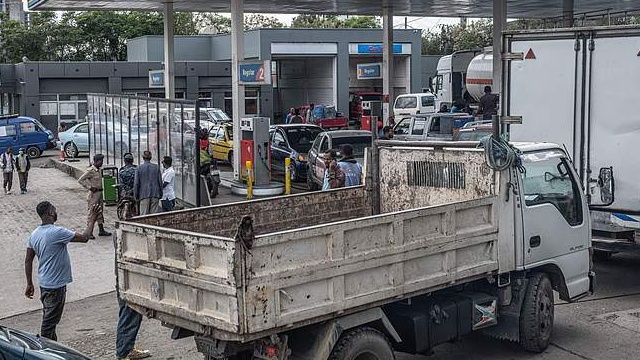 Vehicles crowd a petrol station in Addis Ababa, Ethiopia, March 27, 2026. /CFP