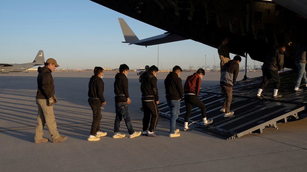 Migrants board a C-17 Globemaster III aircraft for a removal flight, Fort Bliss, Texas, January 23, 2025. /Reuters

