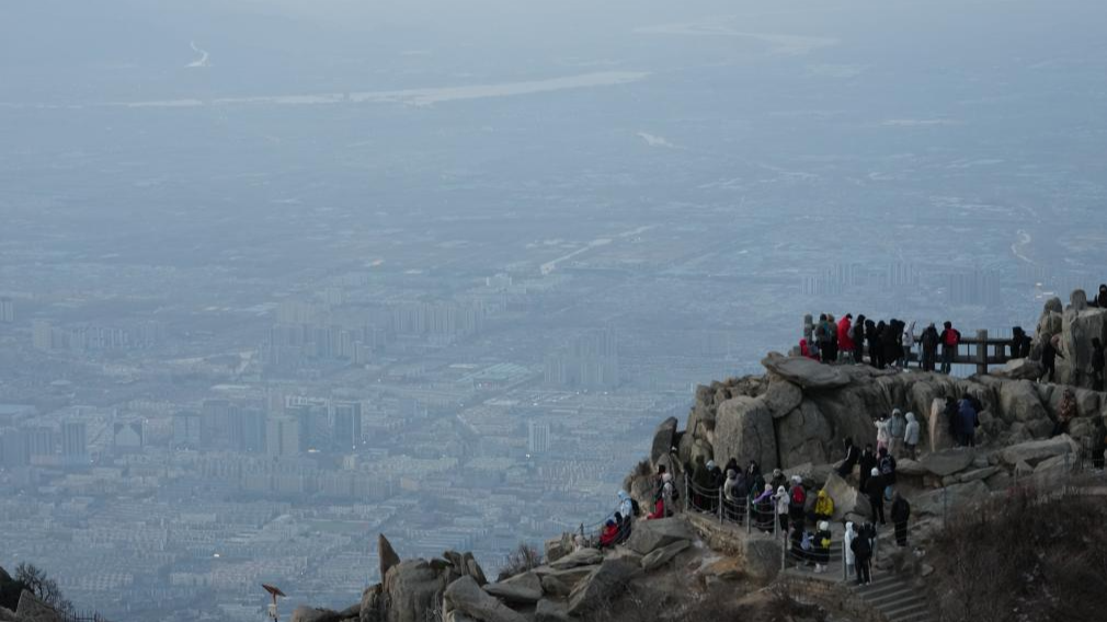 Tourists wait for the sunrise at Mount Tai in Tai'an, east China's Shandong Province, Feb. 6, 2026. /Xinhua