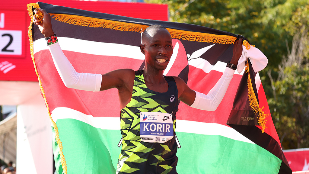 John Korir of Kenya celebrates after winning the 2024 Chicago Marathon professional men's division at Grant Park on October 13, 2024, in Chicago, Illinois, US. /CFP