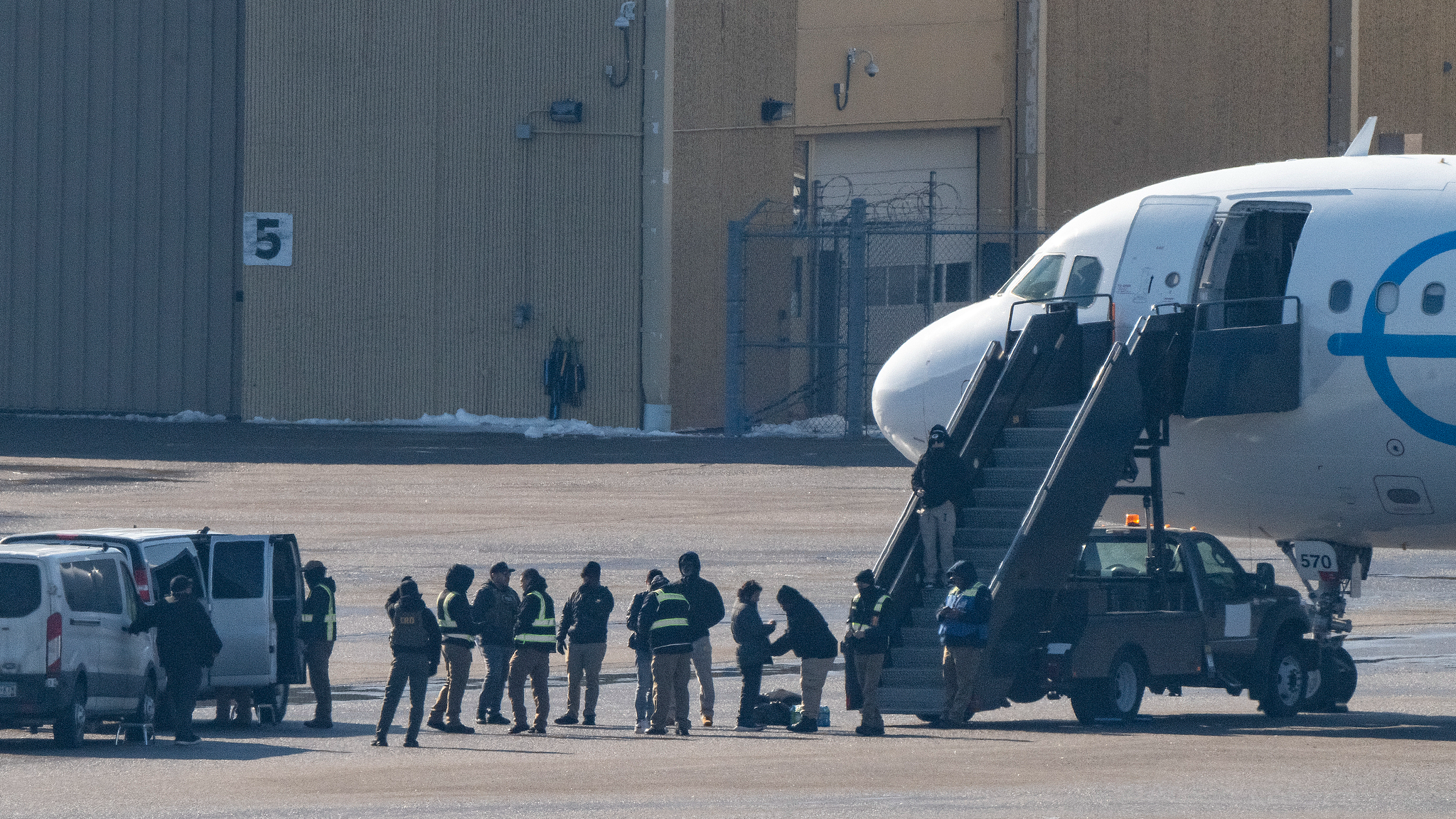 Immigration and Customs Enforcement (ICE) agents supervised security screenings of deportees before boarding a GlobeX plane at Minneapolis-St. Paul International Airport on February 24, 2026, in Minneapolis, Minnesota, US. / CFP