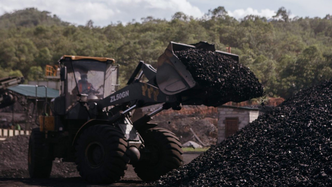 A worker dumps coal onto a storage pile at a coal mining and processing facility, in the Mbeya region of Tanzania, on February 25, 2025. /CFP