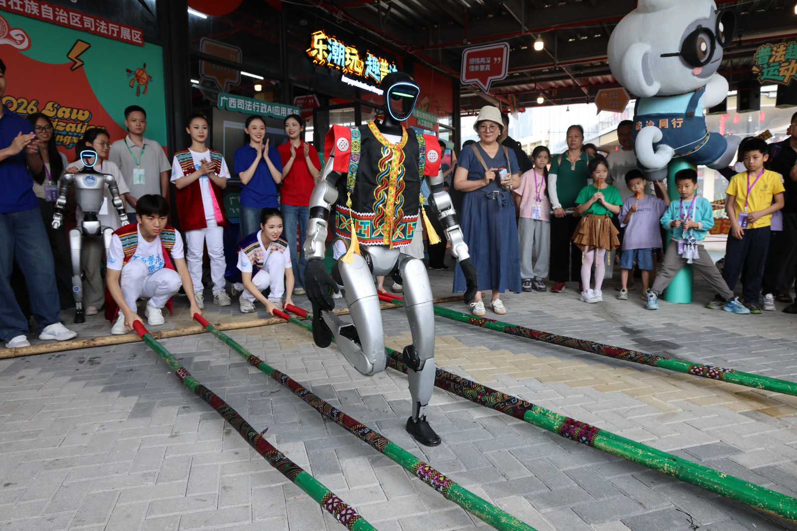 Robot joined the bamboo pole dance at the March 3 Festival folk event in South China's Guangxi Zhuang Autonomous Region, April 17, 2026./ CMG Guangxi Bureau