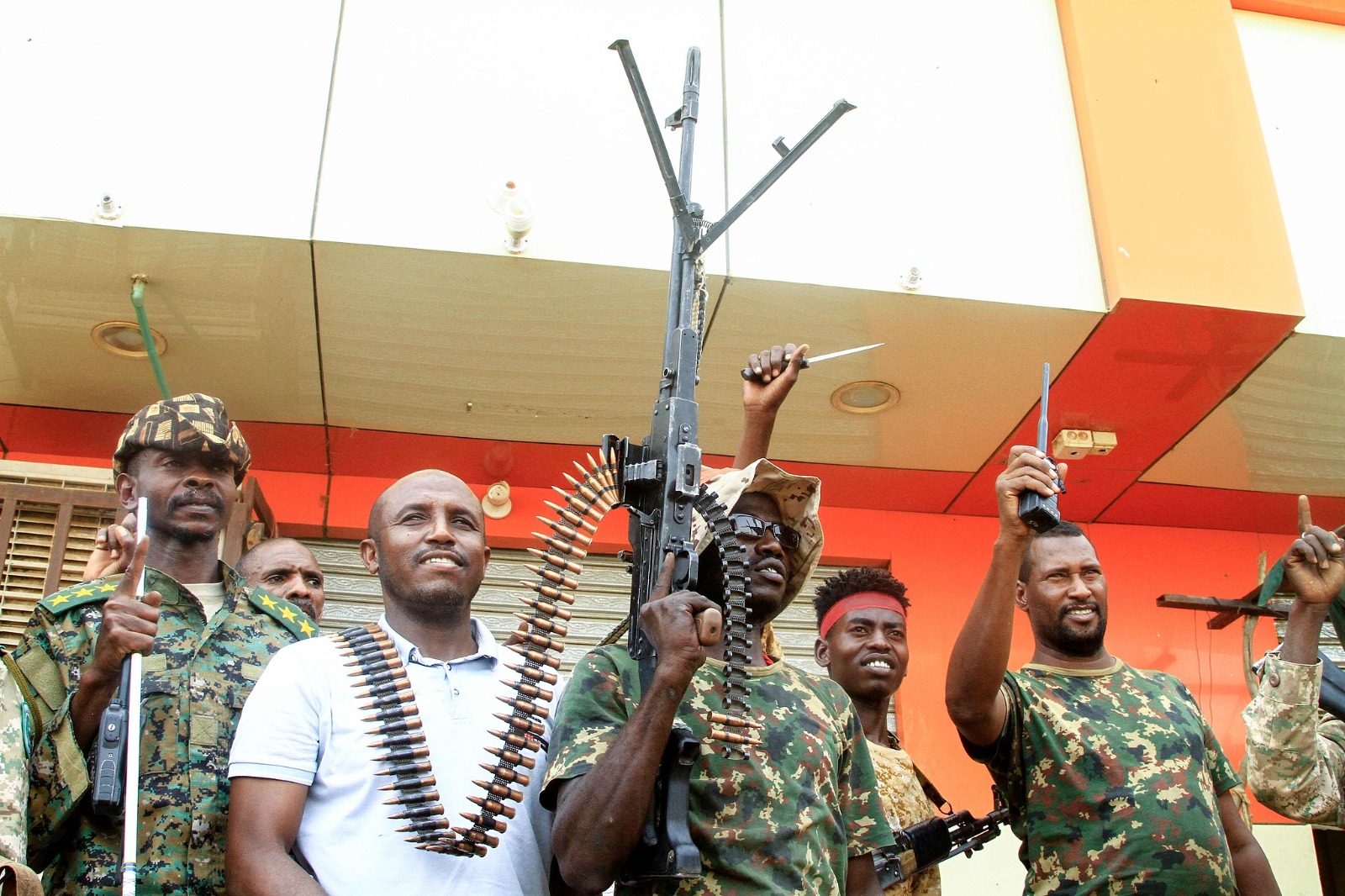 File Photo: A man poses with Sudanese army soldiers in Salha, south of Omdurman, Sudan, a day after it was recaptured from the Rapid Support Forces, on May 21, 2025. /CFP