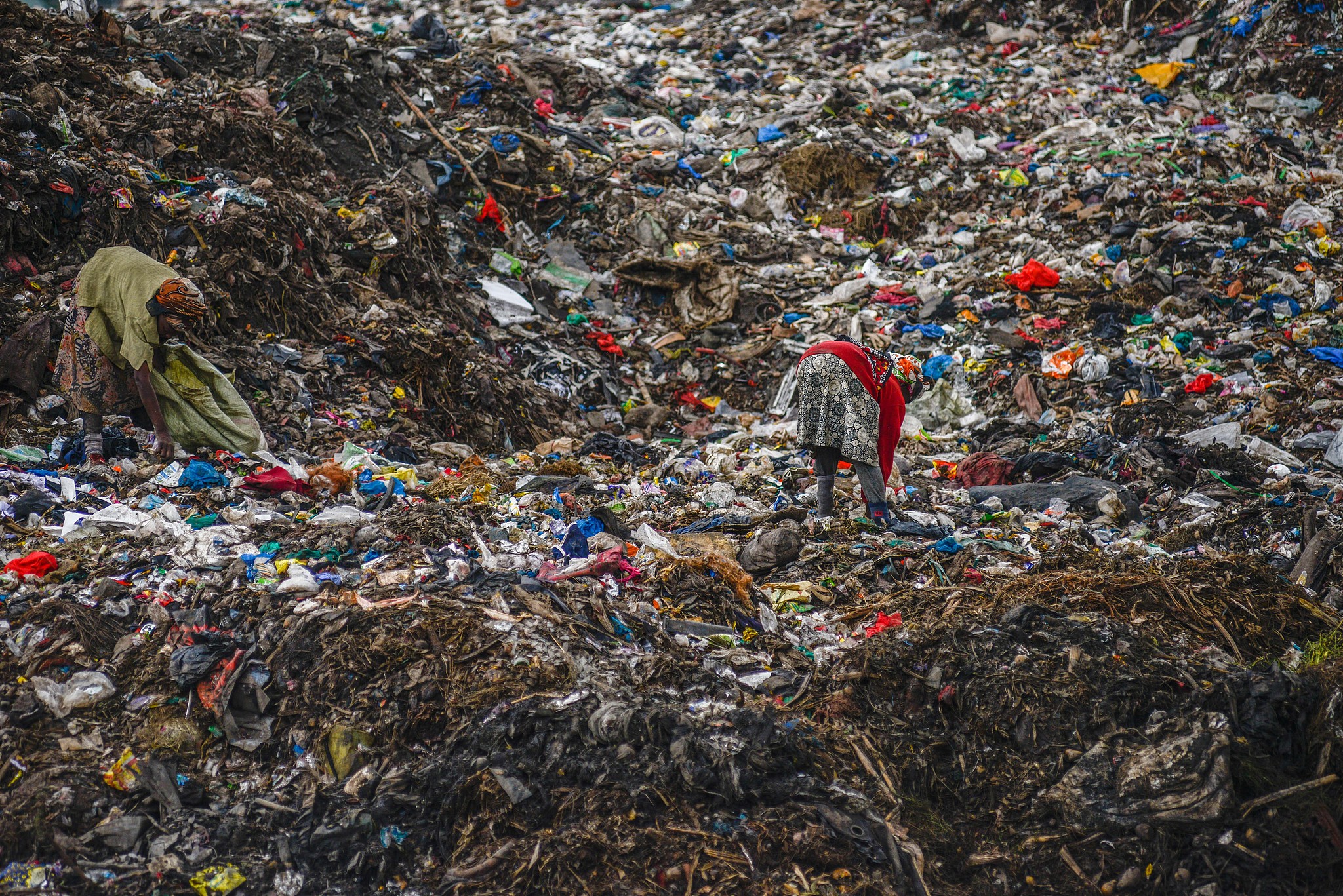 People search for recyclable materials among piles of waste at the Dandora dumpsite in Nairobi, Kenya, on June 4, 2025. /CGTN Africa