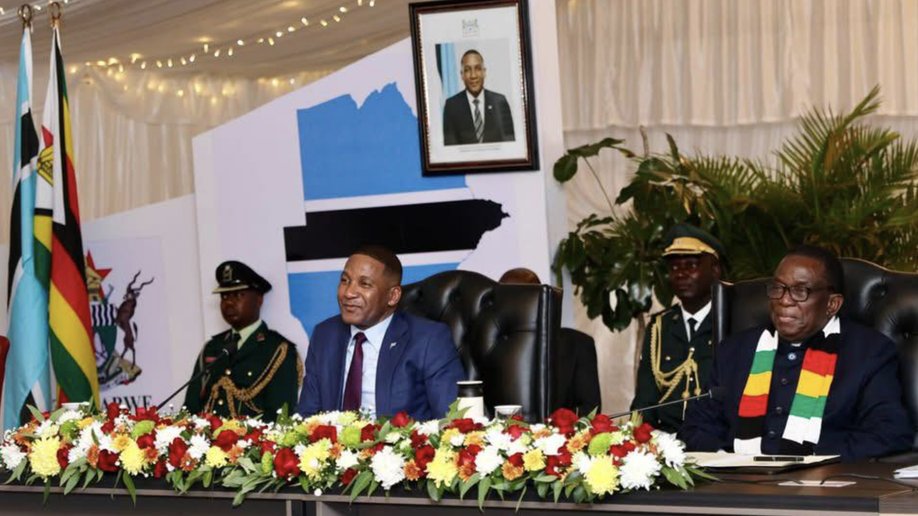 Zimbabwean President Emmerson Mnangagwa (R) and visiting Botswana President Duma Boko signed bilateral accords in Harare, April 22, 2026. /Zimbabwe Presidency
