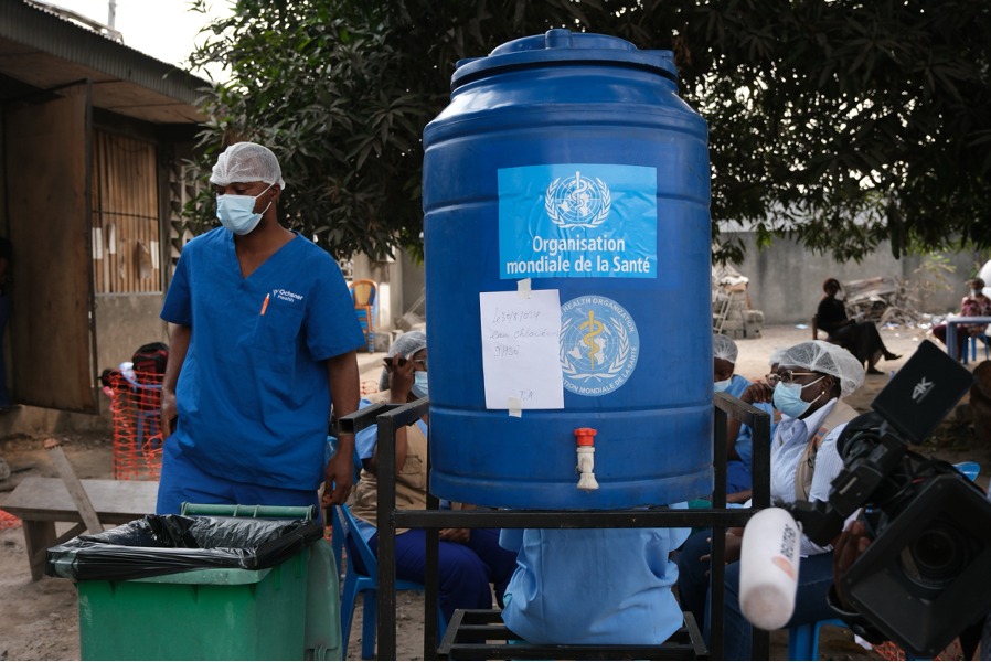 Healthcare workers are seen at a medical facility in Kinshasa, Democratic Republic of the Congo on August 30, 2024./CFP