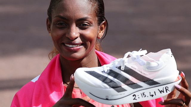 Tigst Assefa winner of the Elite women's race at the London Marathon, April 26, 2026. /CFP