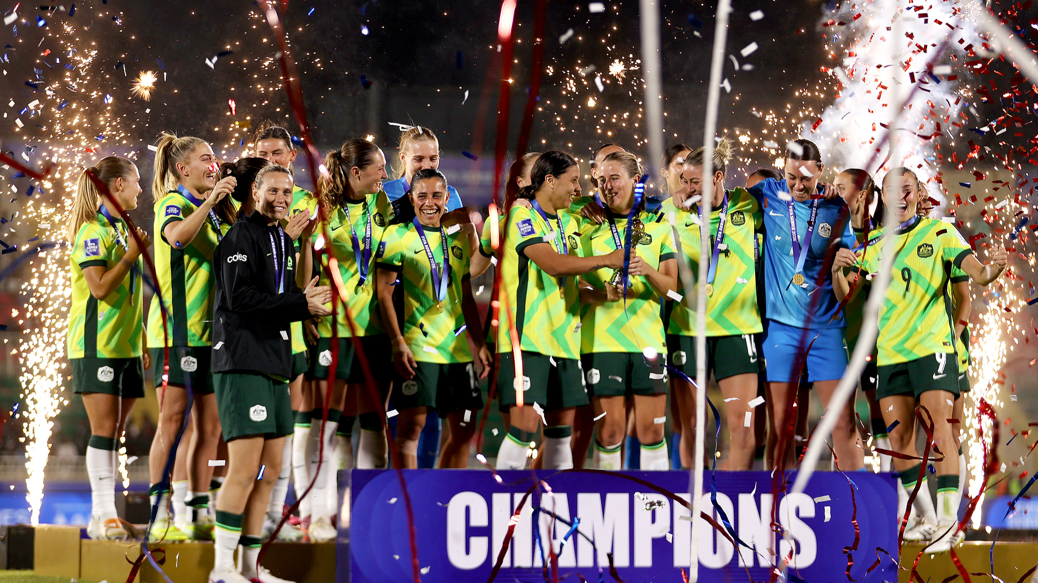 Sam Kerr and Courtney Nevin of the Australian women's national football team lift the trophy following the FIFA Series 2026 Final between Kenya and Australia at Nyayo National Stadium in Nairobi, Kenya, on April 15, 2026. /CFP