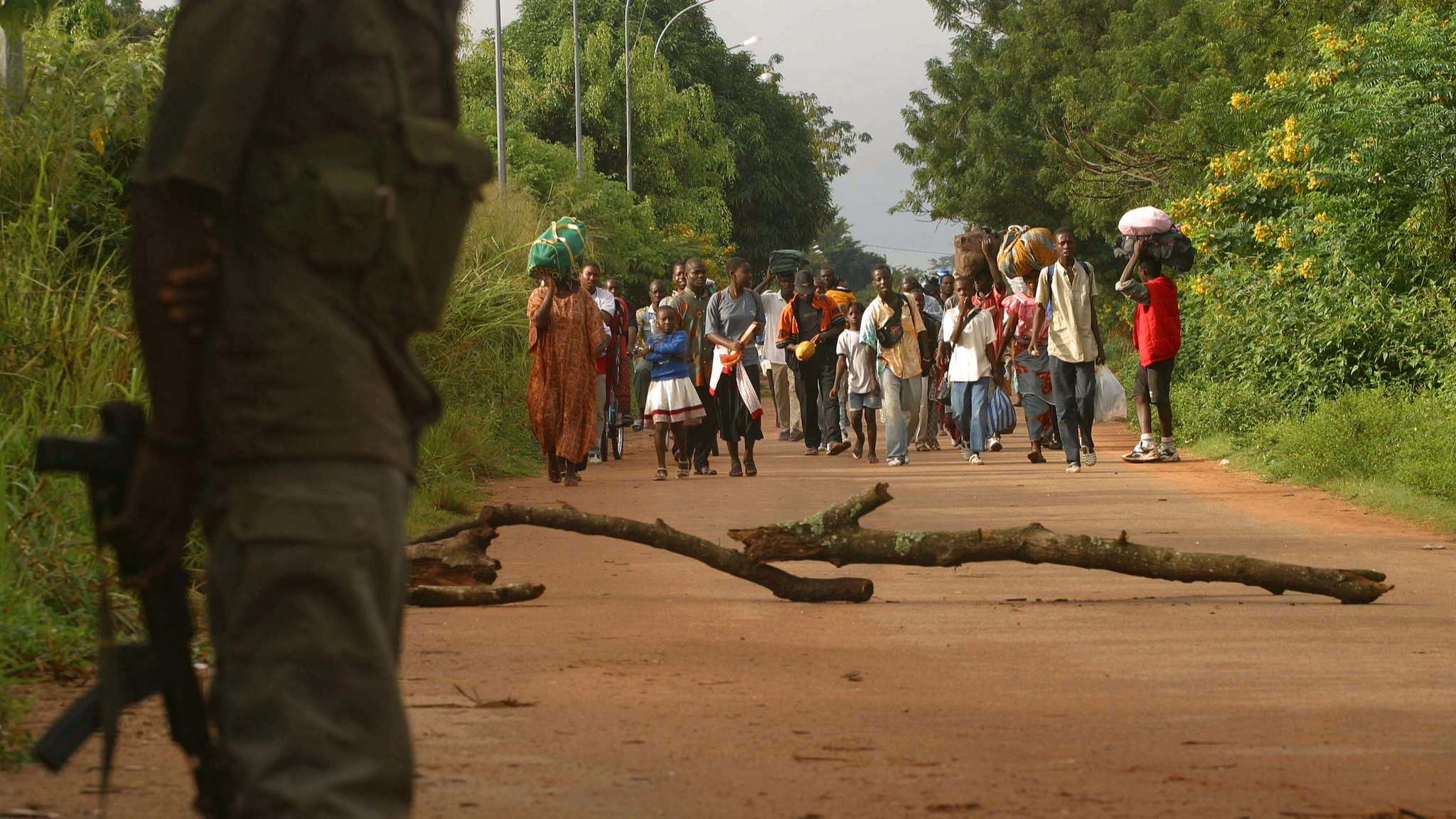 File: Local residents attempted to leave but were blocked by rebel soldiers in Bouake, Côte d’Ivoire, on September 5, 2007. /CFP