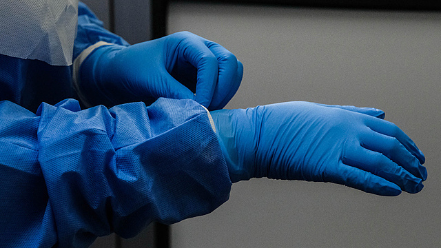 A laboratory technologist wears protective equipment as she prepares to enter the Viral Hemorrhagic Fever Laboratory at Uganda Virus Research Institute in Entebbe, Uganda, May 26, 2026. /CFP