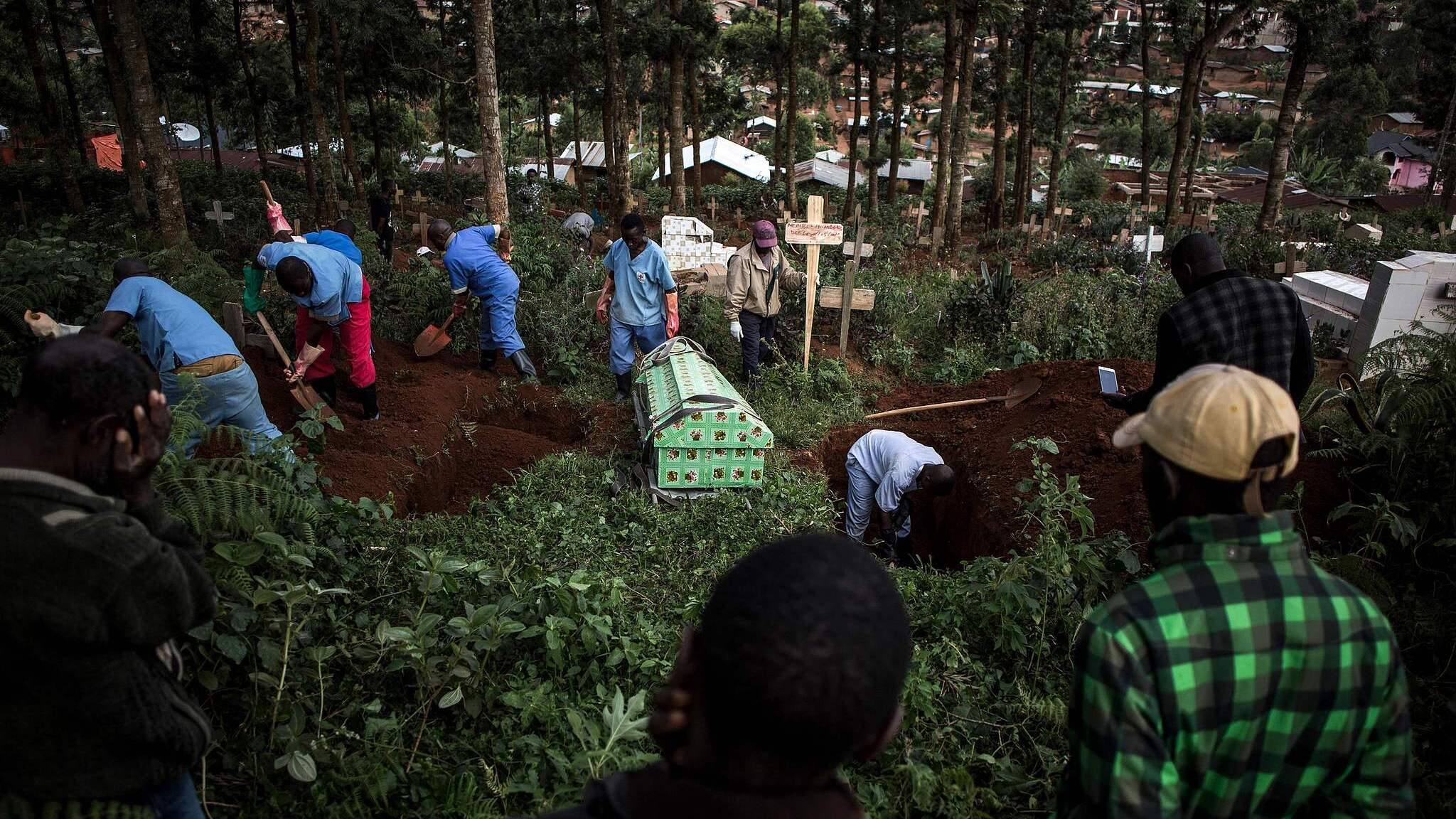 In Butembo, Democratic Republic of the Congo, family members watched as the body of a patient who died of Ebola was buried, June 25, 2020. /CFP