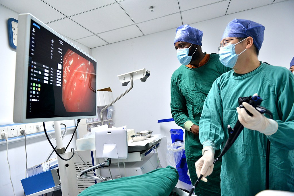 On August 29, 2024, Temichristy Dennis Obitulata from Nigeria follows Ke Jun, a resident physician in the Department of Gastroenterology at Fujian Medical University Union Hospital, as he performs a gastroscopy examination on a patient. /CFP
