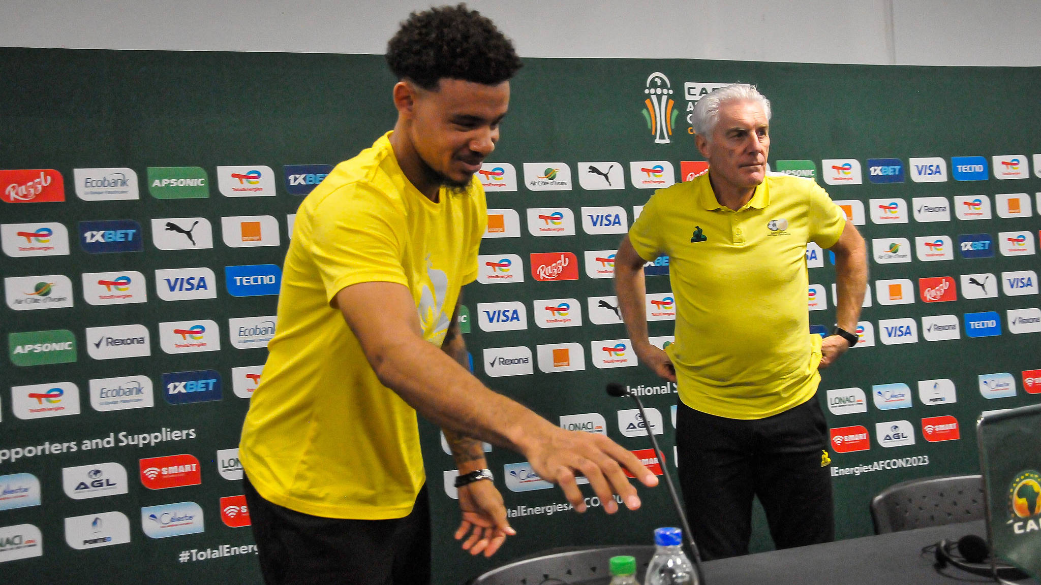 South Africa Coach Hugo Broos and Ronwen Williams of South Africa during the 2023 AFCON press conference at Stade de la Paixin Bouake, Côte d'Ivoire, February 6, 2024. /CFP
