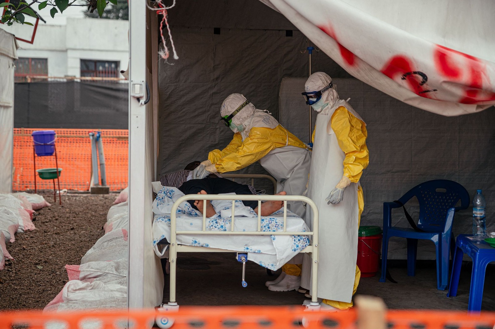 Medical staff wearing protective equipment tend to a patient at an Ebola treatment center, in North Kivu province, DR Congo, on June 2, 2026. /CFP