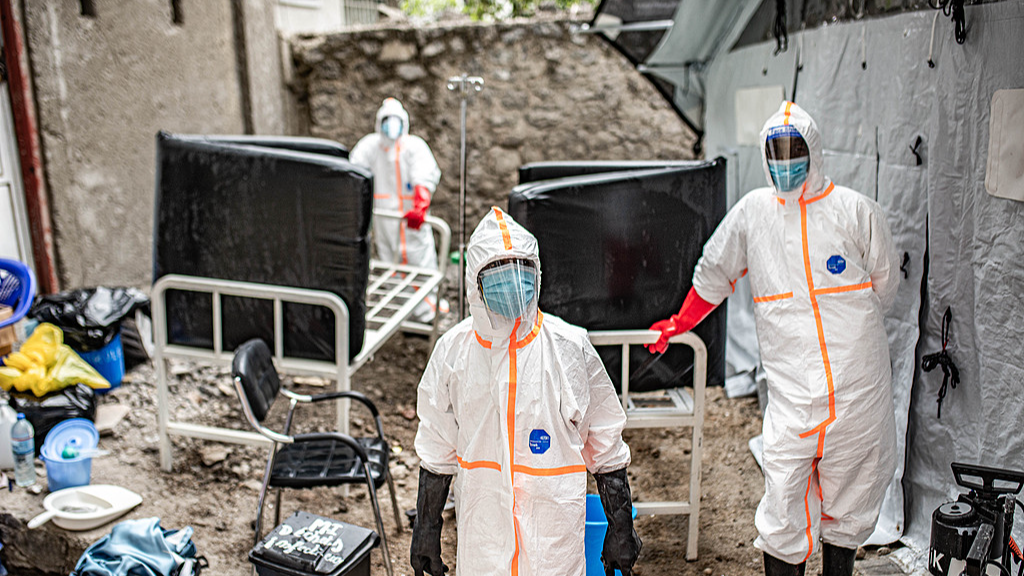 Medical workers disinfect equipment used to treat an Ebola patient, who recovered and was released this week, at the Heal Africa Hospital,  in Goma, Democratic Republic of the Congo, June 4, 2026. /CFP