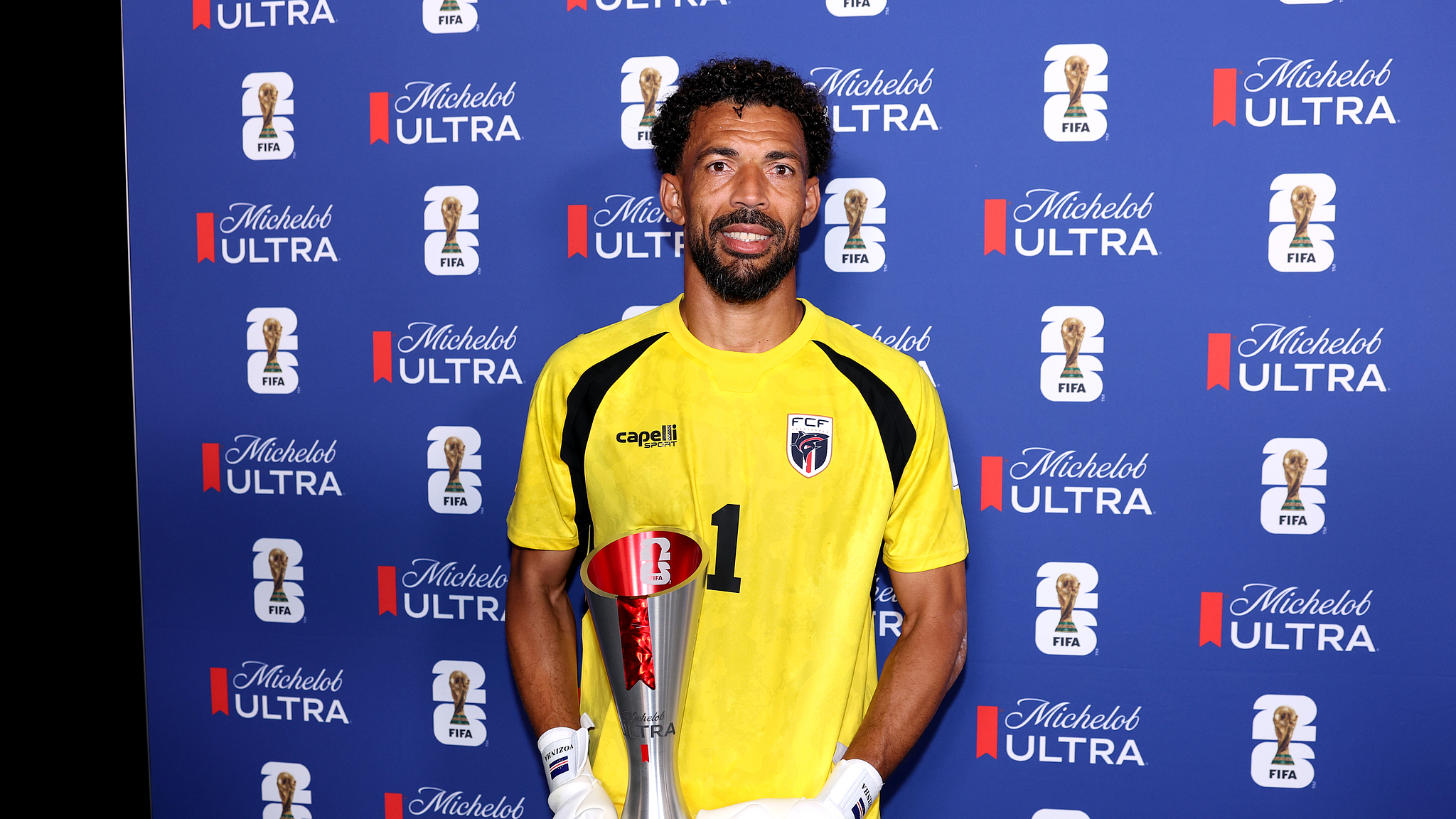 Cape Verde goalkeeper Vozinha holds the Player of the Match Trophy after the FIFA World Cup Group H match against Spain, June 15, 2026. /CFP 
