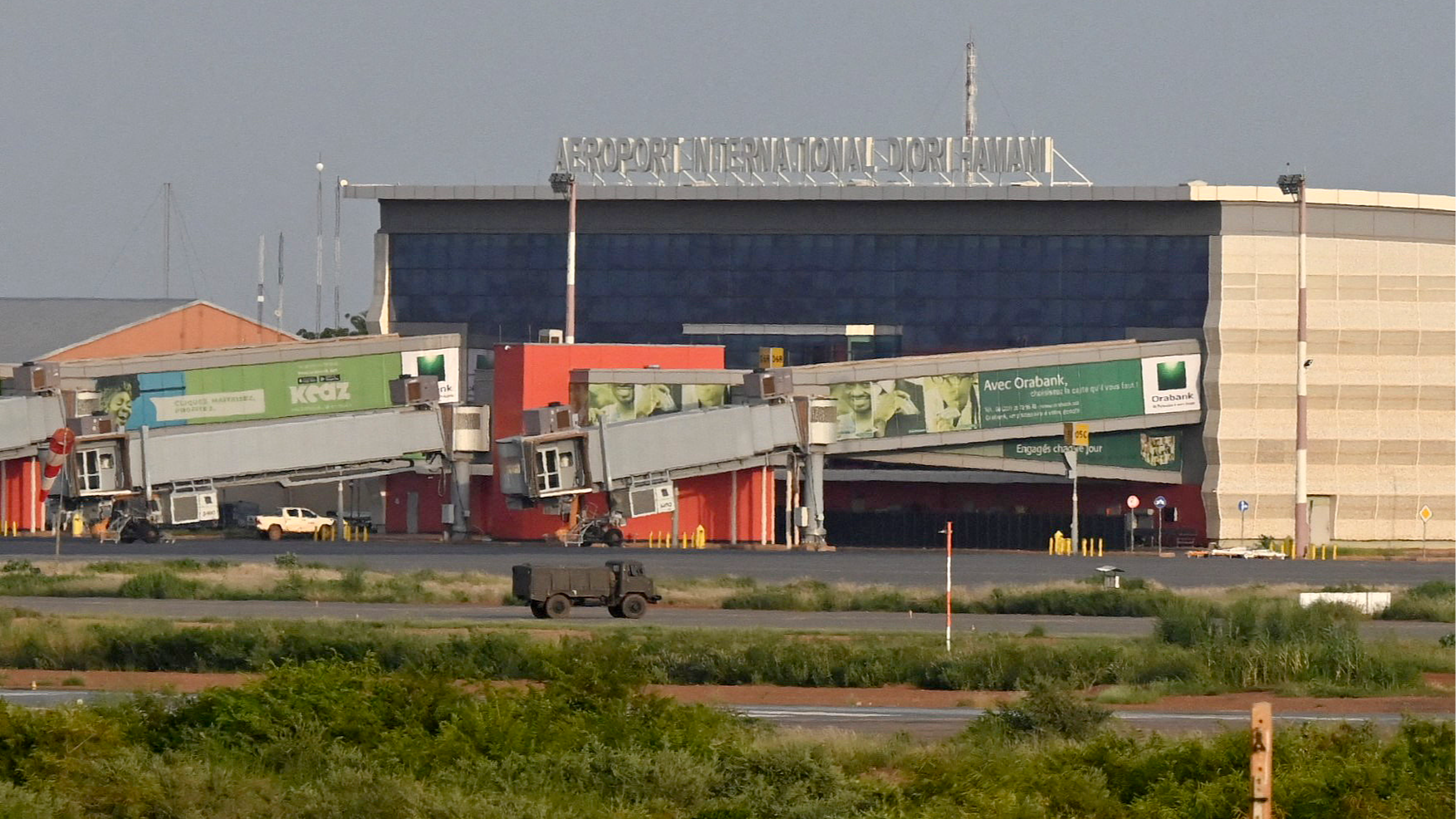 Gunfire erupts near Niger capital airport 