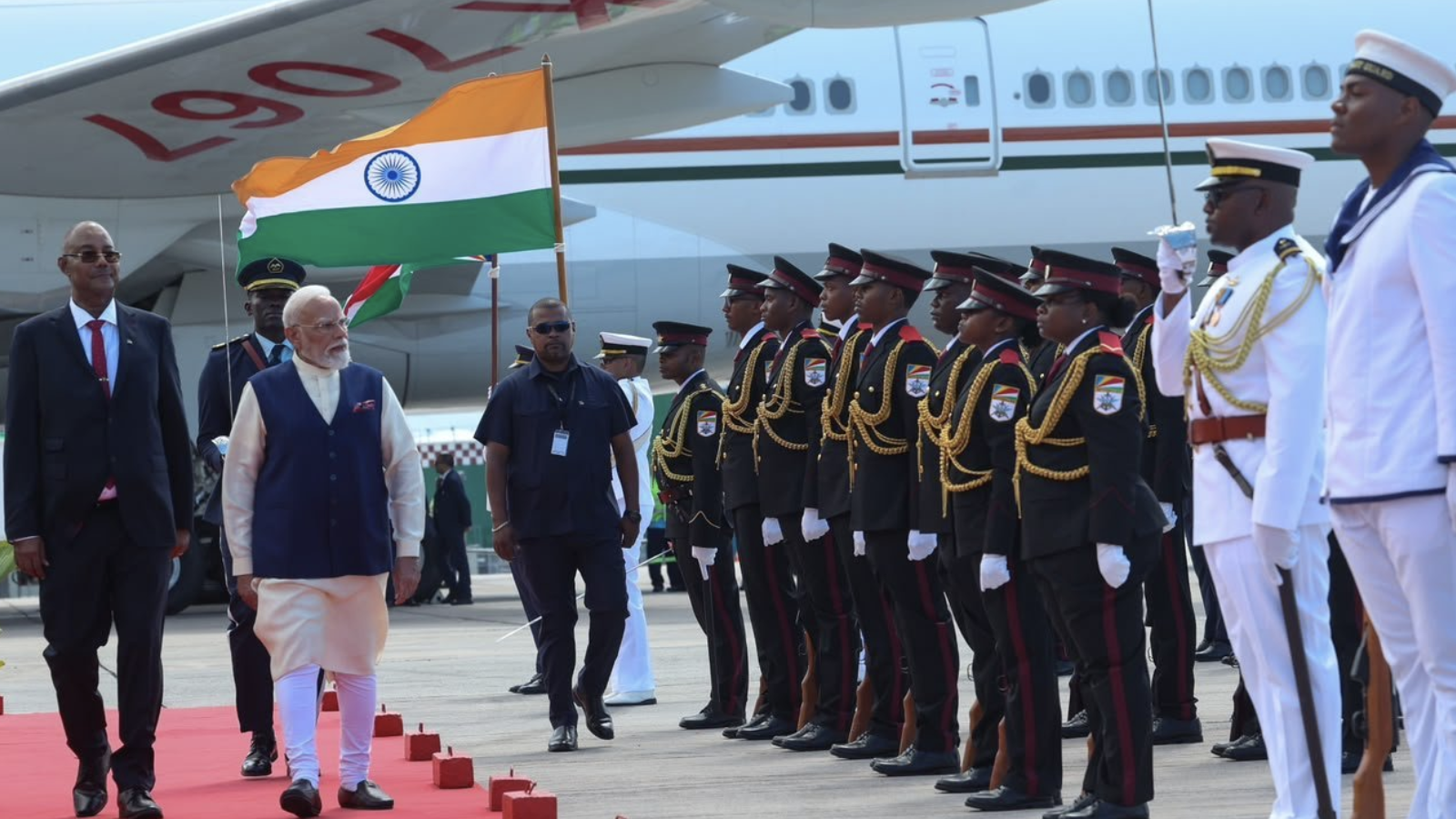 President Doctor Patrick Herminie welcomes Indian Prime Minister, Narendra Modi at the airport, June 27, 2026. /Seychelles State House
