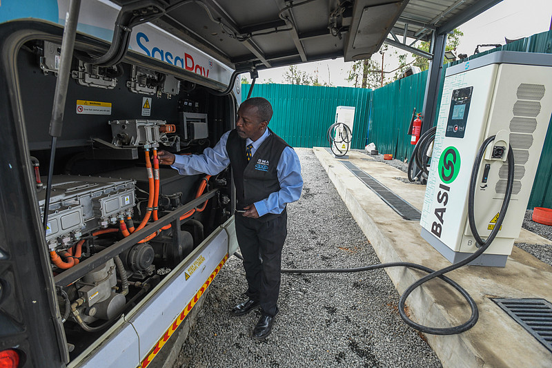 FILE: Electric bus is cleaned and maintained while charging in Nairobi, the capital of Kenya, August 17, 2023. /CFP