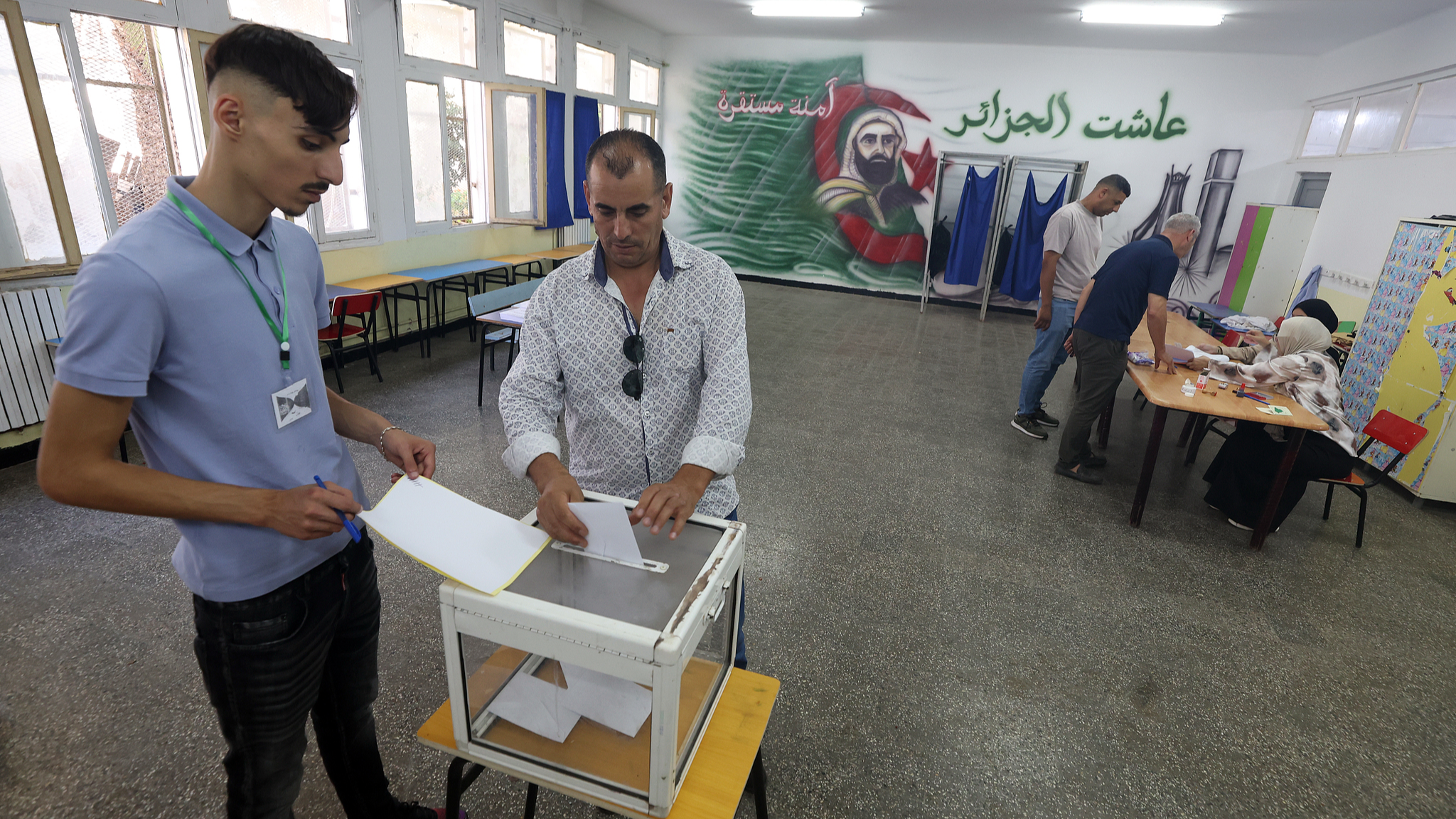 Algerians vote in parliamentary elections 